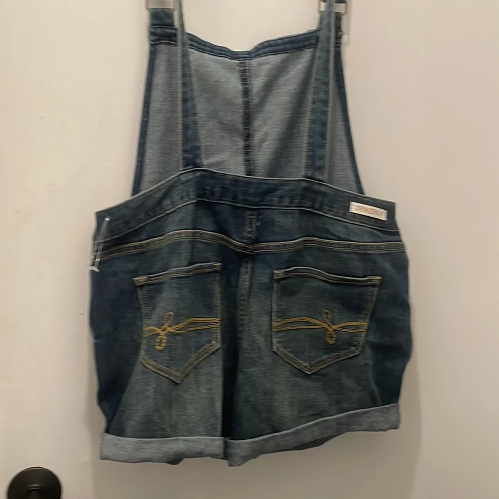 Levi’s shortalls in medium dark wash 1990’s style coverall s Medium